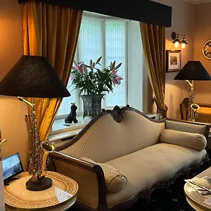 5* Couette-café House