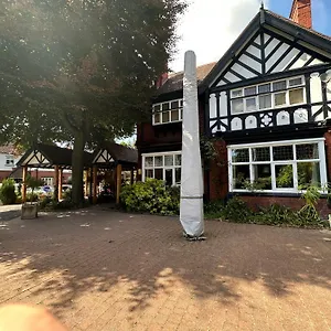 4* Hotel The Court